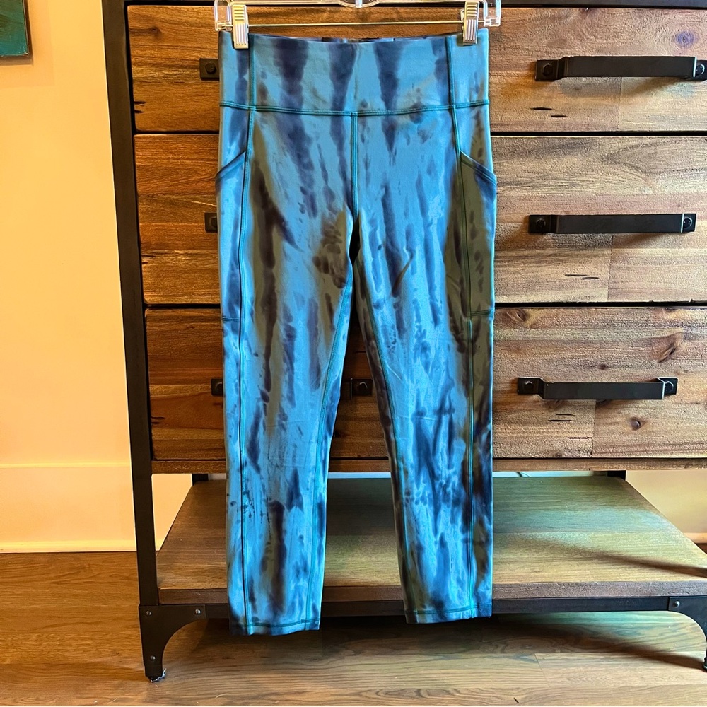 Lululemon Fast and Free High-Rise Crop. Size 6 teal tie-dye. Excellent condition